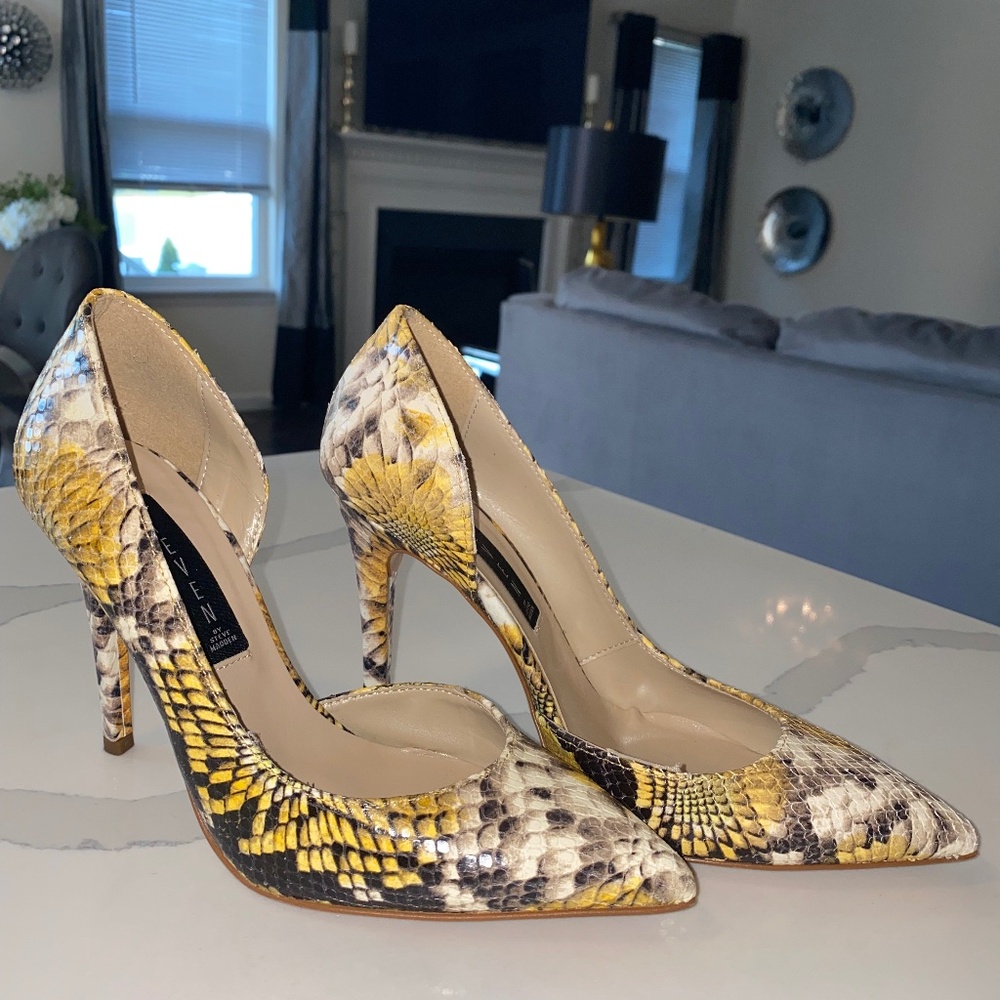 Steven by Steve Madden Vanilla Yellow Snake Women's Heel Size 8